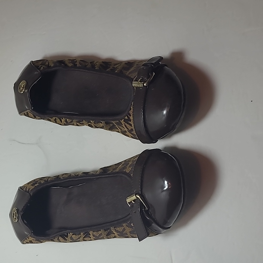 MICHAEL KORS Signature brown ballet flats size 5.